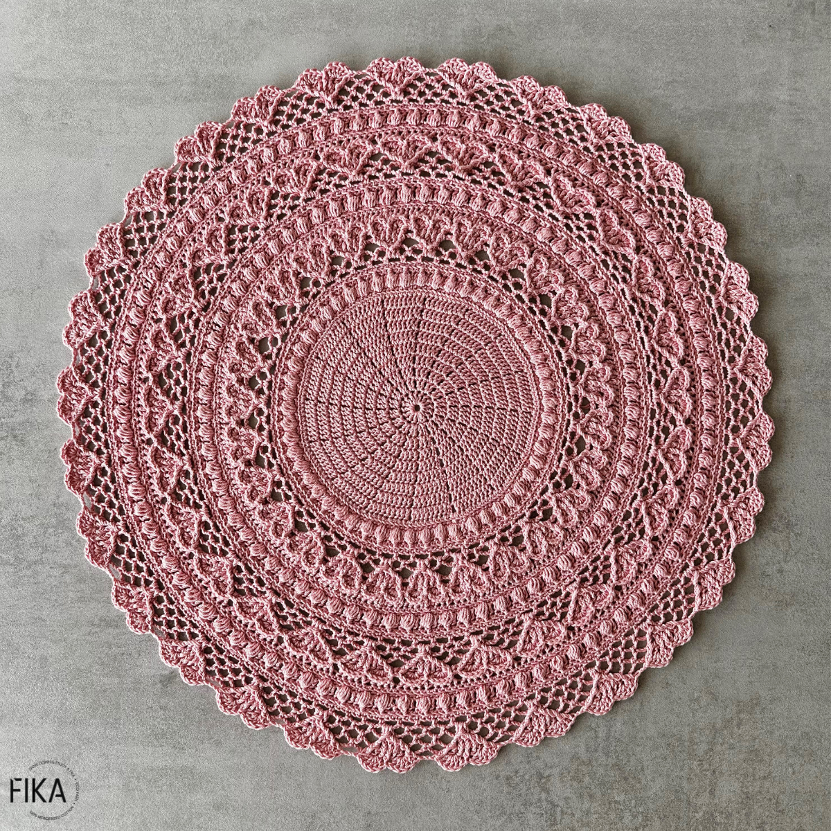 106-1006 - Valentines Mandala 2_0 - Utökad med hjärtkant-Fika 201_Logo Fika